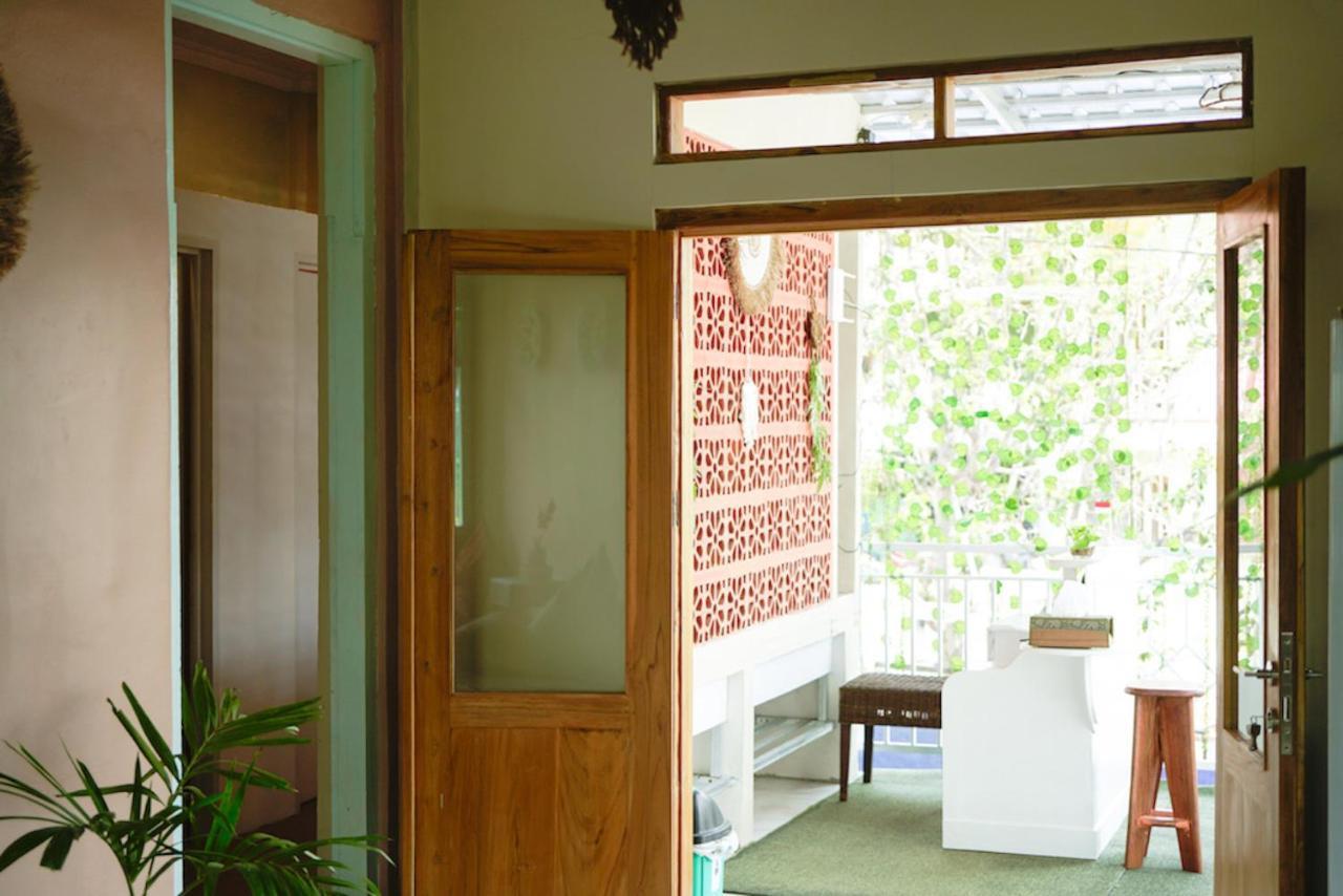 Hostel Bajo Bunkhouse Labuan Bajo Exterior foto